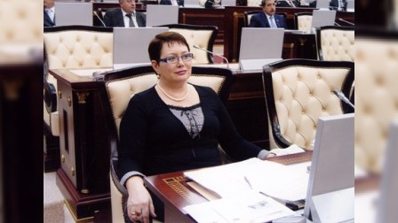 Müəllimlərlə həkimlərin maaşı artırılsın