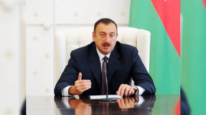 İlham Əliyevə dövlət başçıları üçün hazırlanmış xatirə medalı təqdim edilib