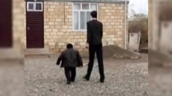 Azərbaycanın ən ucaboy və ən cırtdan adamı bir yerdə... - VİDEO