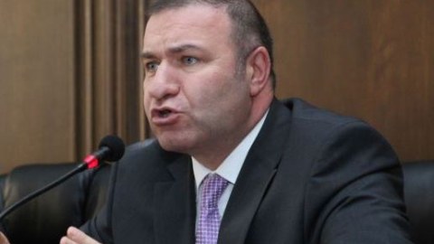 Deputat: “Rusiyadakı vəziyyət Ermənistanda dollar aclığı  yaradır”