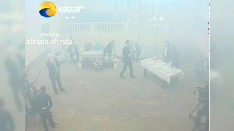 Canlı yayımda kabab yemək istədilər, studiya tüstüyə qərq oldu - VİDEO