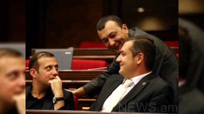 Erməni deputat qadın həmkarına söz atdı