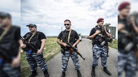 Donetskdə separatçıların DƏHŞƏTLƏRİ: Qadınları avtomat lüləsi ilə zorlayırlar 