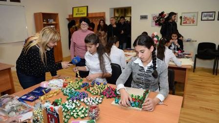 Təhsil Nazirliyi jurnalistləri internata apardı