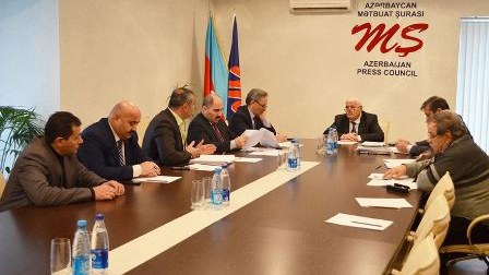 Mətbuat Şurasında saytlardan şikayətlərə baxıldı