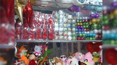 Bakıda 250 manata Şaxta baba, 3000 manata yolka satılır - FOTOLAR