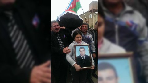 Oğul balanın ad günüdür, Həsən! 