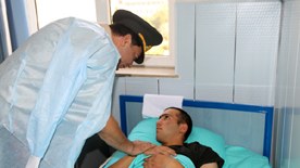 Nəcməddin Sadıkov hospitalda müalicə alan əsgərlərə baş çəkib