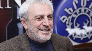 Müxalifətçi deputatı döydülər
