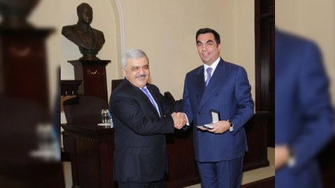 Elmar Qasımova “Əməkdar müəllim” medalı  təqdim olundu
