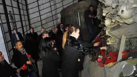 Qənirə Paşayeva türkiyəli jurnalistləri Quba Soyqırımı Məzarlığına aparıb - FOTOLAR