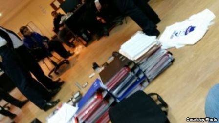 Prokurorluq “Azadlıq” radiosunun Bakı bürosunu möhürlədi – FOTOLAR 