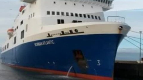 480 nəfəri daşıyan gəmidə güclü yanğın olub