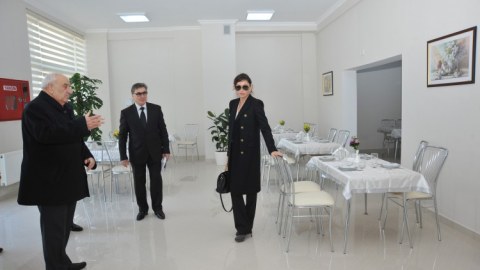 Mehriban Əliyeva kimsəsiz məzunlar üçün binanın açılışında iştirak edib - FOTOLAR