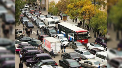 Sürücülərə XƏBƏRDARLIQ: Əsas küçə və prospketlərdə tıxacdır