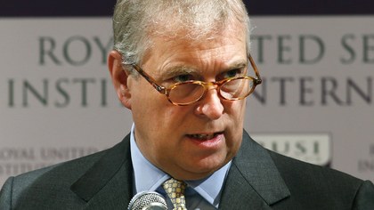 Britaniya şahzadəsi Endryu uşaqbazlıqda suçlanır, saray təkzib edir