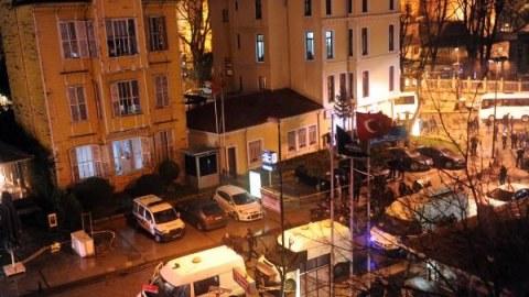 Kamikadze qadın İstanbulda 1 polisi şəhid etdi