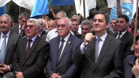 Siyasi ədavətdən saxta təbəssümə keçid   