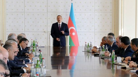 Prezident İlham Əliyev nazirlərlə iclas keçirdi: "2015 çox ağır il olacaq"