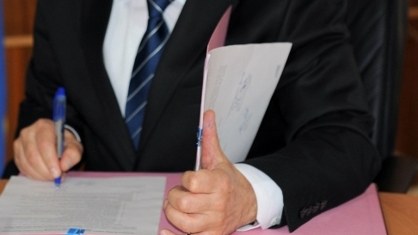 “Universitetlərdə rektor köməkçiləri özlərini cangüdən kimi aparırlar”