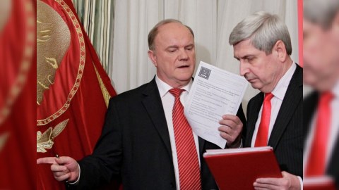 Rusiya kommunistlərinin lideri Starburqda hücuma məruz qaldı 