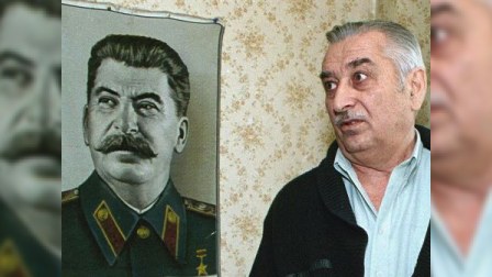 Stalinin nəvəsi Putini “ağılısız” adlandırdı
