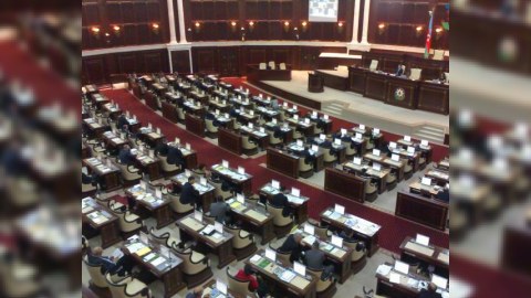 Azərbaycan parlamentindən sənədsiz evlərlə bağlı yeni qaydalar