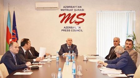 Mətbuat Şurasında şikayətlərə baxılıb