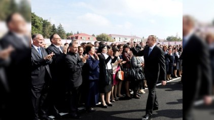 Prezident Administrasiyasının şöbə müdiri İlham Əliyevə ünvanlanmış müraciətlərdən yazdı