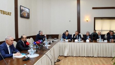 Bakıda iqtidar-müxalifət dialoqu başladı: Əli Həsənov bəzi detalları AÇIQLADI