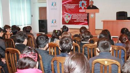 Gənclər ictimai nəqliyyatda davranış qaydalarına dair təşəbbüslə çıxış ediblər