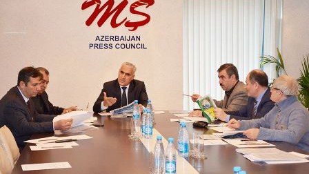 Mətbuat Şurası qəzet və saytlarla bağlı şikayətlərı baxdı