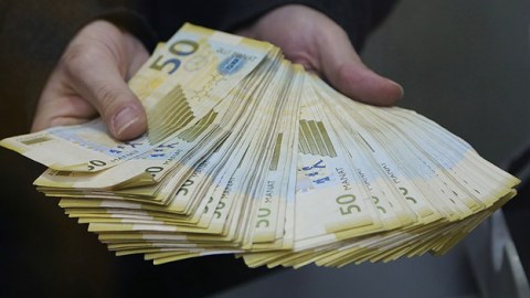 Azərbaycanda manatın yenidən dolları üstələməsi gözlənilir