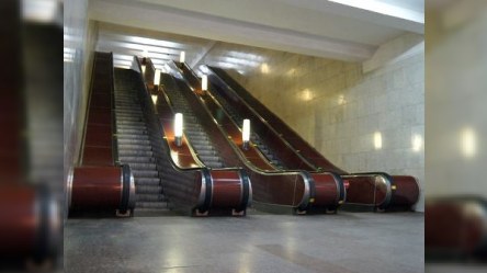 “İnşaatçılar” metrostansiyasındakı eskalator təmirə dayandı