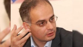 İqtidar deputatından müxalifətçiyə sual: “Hansı pullara belə qəşəng geyinmisiniz?”