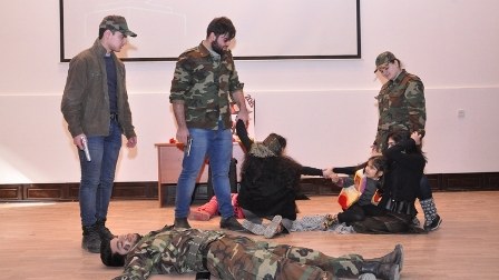 Tələbələr "Qəhrəmanlar unudulmur" adlı bədii kompozisiya göstərdilər