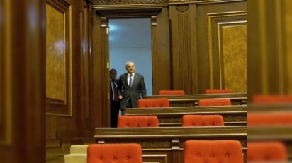 Parlament sədrinin ailə biznesi 