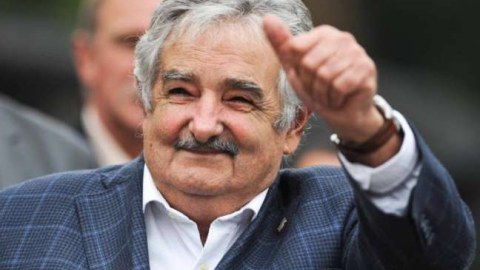 Dünyanın ən kasıb prezidenti postunu tərk edir