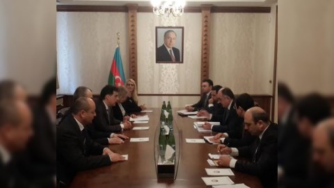 Elmar Məmmədyarov sloveniyalı spikerlə Mehdi Hüseynzadədən danışıb