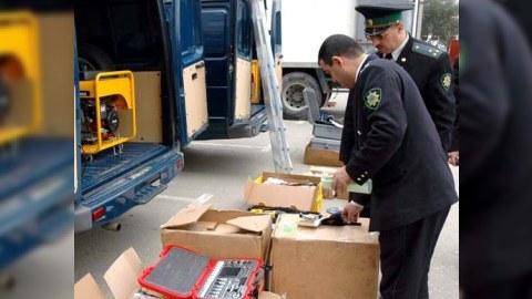 İqtisadçı gömrükdən DANIŞDI: “Azərbaycana gətirilən 1 kq kartof 15 qəpiyə rəsmiləşdirilir, 1 manata satılır”