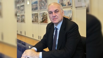 Milyarder özünü güllələdi