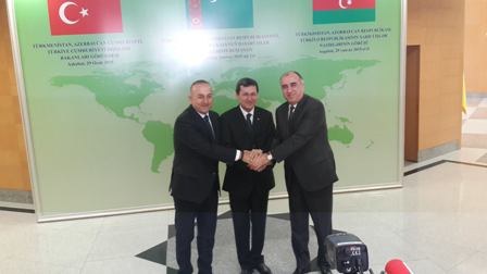 Rusiya mətbuatı Ankara-Aşqabad-Bakı ittifaqından yazdı