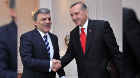  “Abdullah Gülün siyasətə dönməsi xeyirli olar” - Ərdoğan