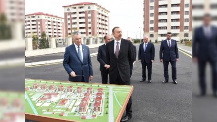 Prezident Bərdədəki məcburi köçkünlər kompleksində – FOTOLAR 
