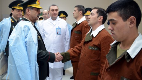 Zakir Həsənov əsgər və zabitlərə baş çəkib – FOTOLAR