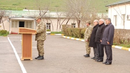 İcra başçısı Novruz bayramını əsgər və zabitlərlə keçirib 
