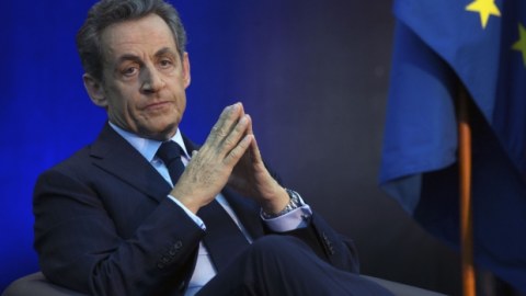 Sarkozinin partiyası seçkinin ilk turunda qalib gəldi
