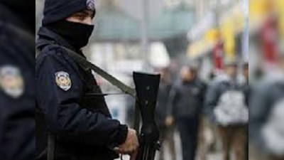 İstanbulda polis məntəqəsinə silahlı hücum