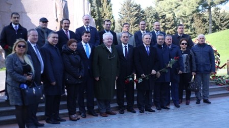 Türkiyəli jurnalistlər Şəhidlər Xiyabanını ziyarət etdilər - FOTOLAR
