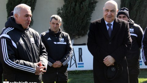 Çingiz Abdullayev “Neftçi”nin futbolçuları ilə görüşdü - FOTOLAR
